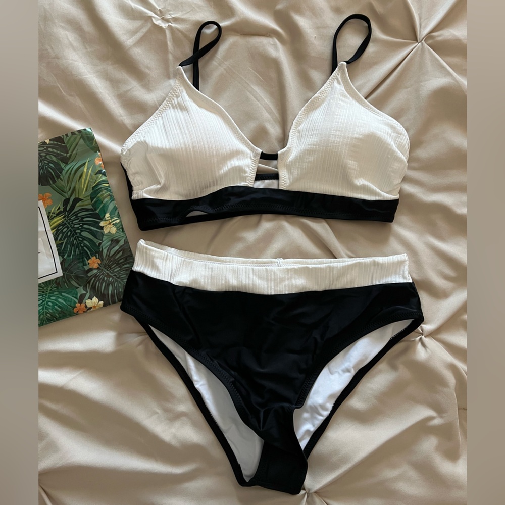 Cupshe Black & White Ribbed Triangle Bikini Set